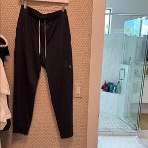 Vuori Men's Charcoal Joggers